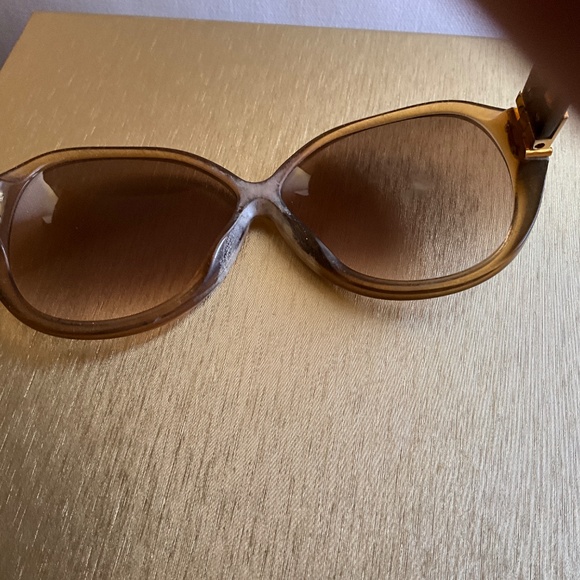 Louis Vuitton Sunglasses - Picture 3 of 4